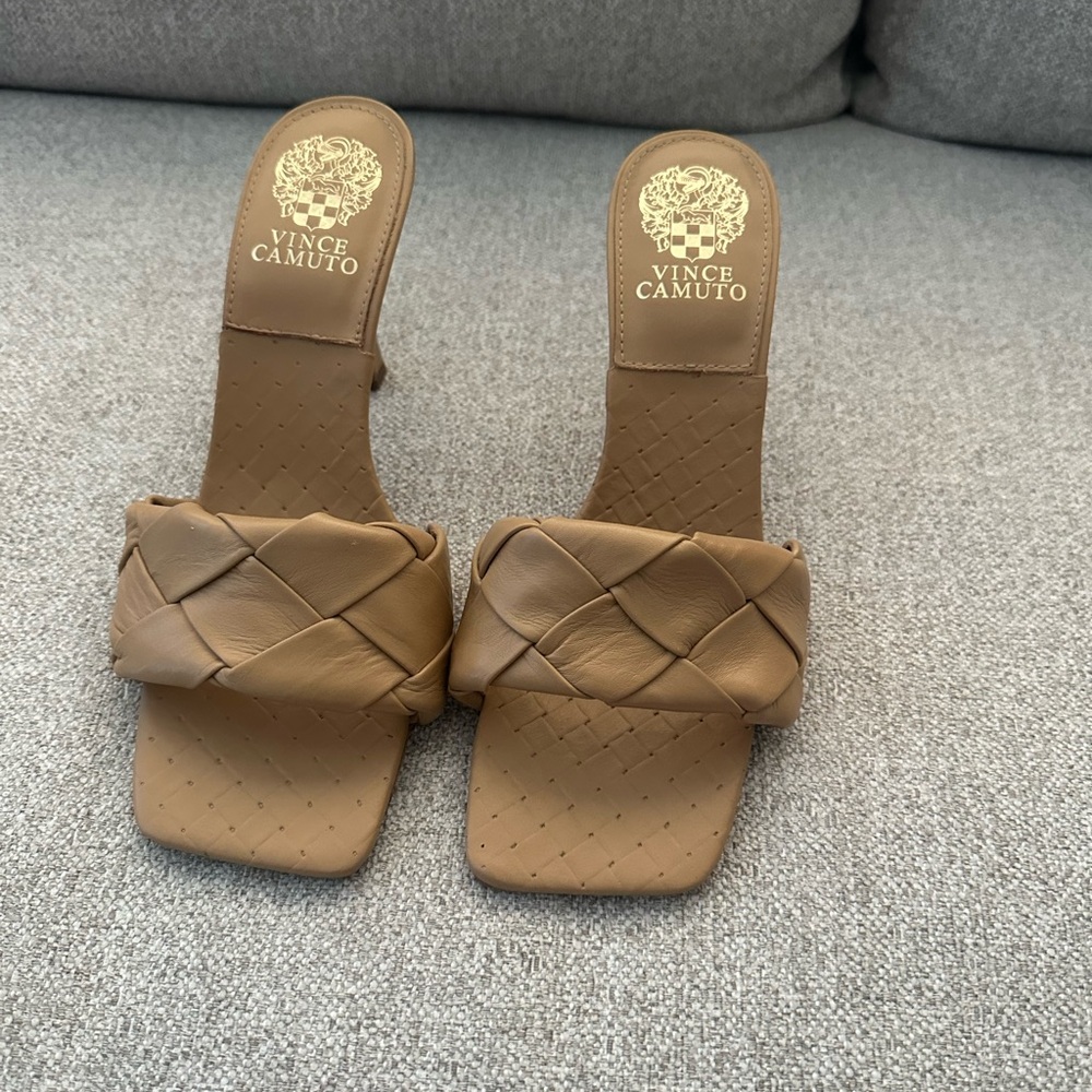 Vince Camuto Brelani Woven Women's Tan Slide Sandals Like New Worn Once 8 M/38.5
